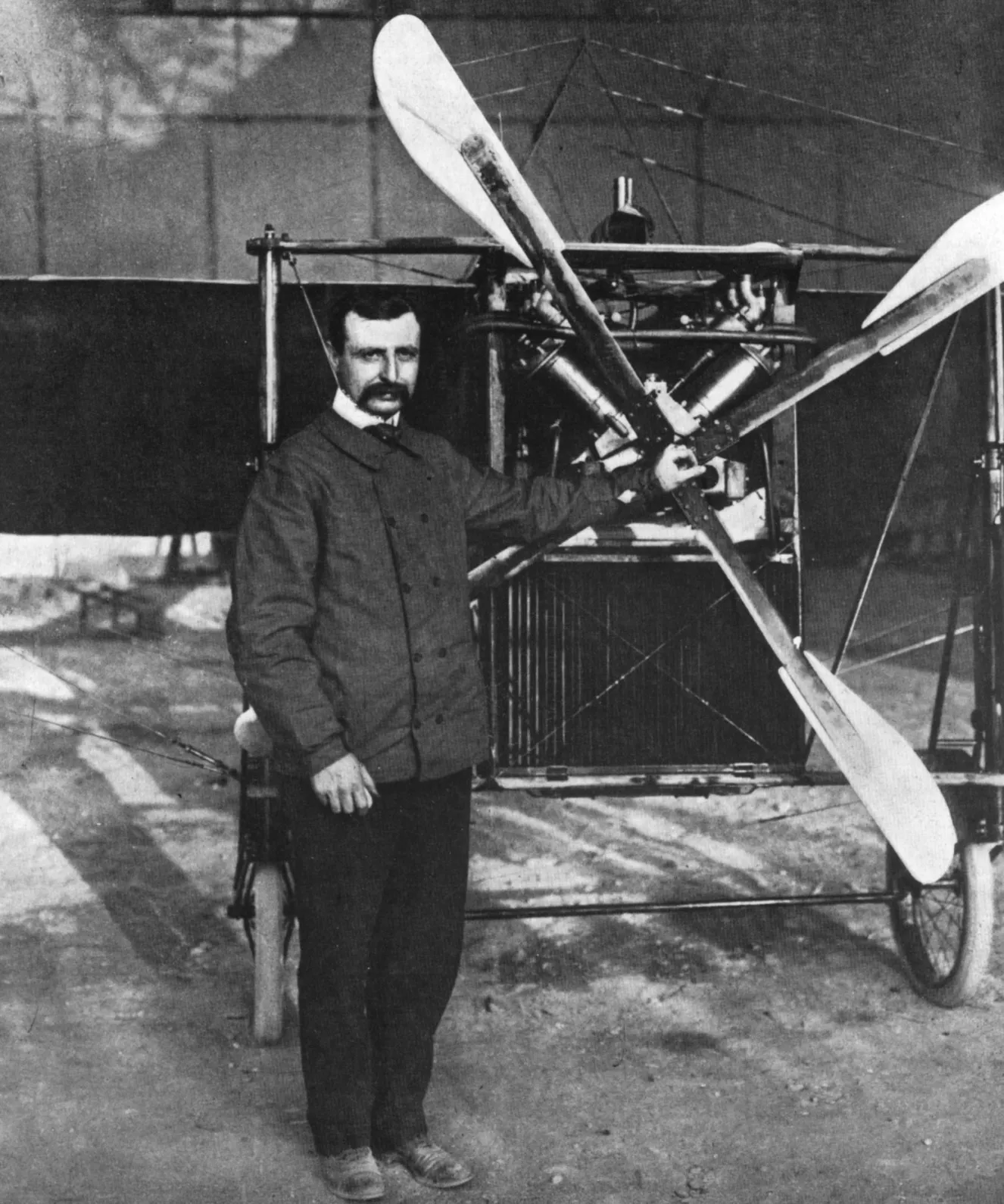 Louis-Bleriot-monoplane-Type-XI-English-Channel-July-25-1909